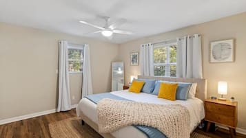 3 bedrooms, in-room safe, desk, iron/ironing board