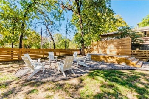 Vacation home in Tool Kemp, Firepit, Boat Ramp Access 5Min Walk Cedar Creek Lake