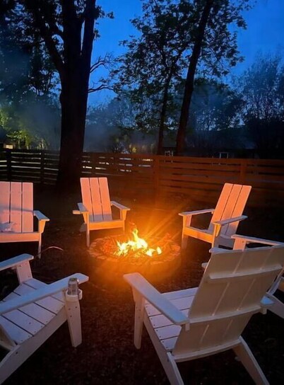 Vacation home in Tool Kemp, Firepit, Boat Ramp Access 5Min Walk Cedar Creek Lake