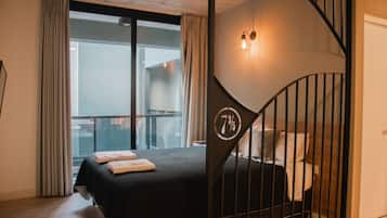 1 bedroom, bed sheets