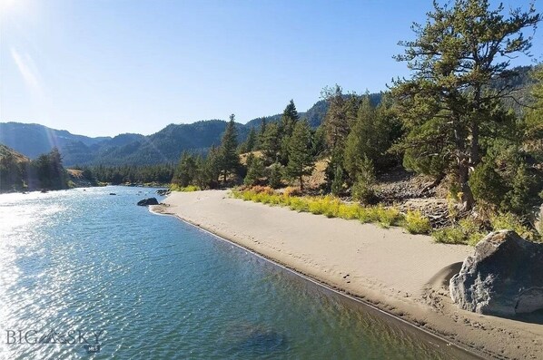 Beach - The Stonefly House- 3 bed/2.5 bath custom stone home, Yellowstone River Front (Emigrant)