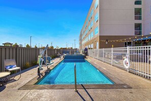 Sesongbasert utendørsbasseng