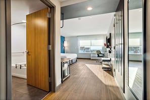 Room, 1 King Bed, Accessible, Bathtub (Mobility & Hearing) | Bathroom
