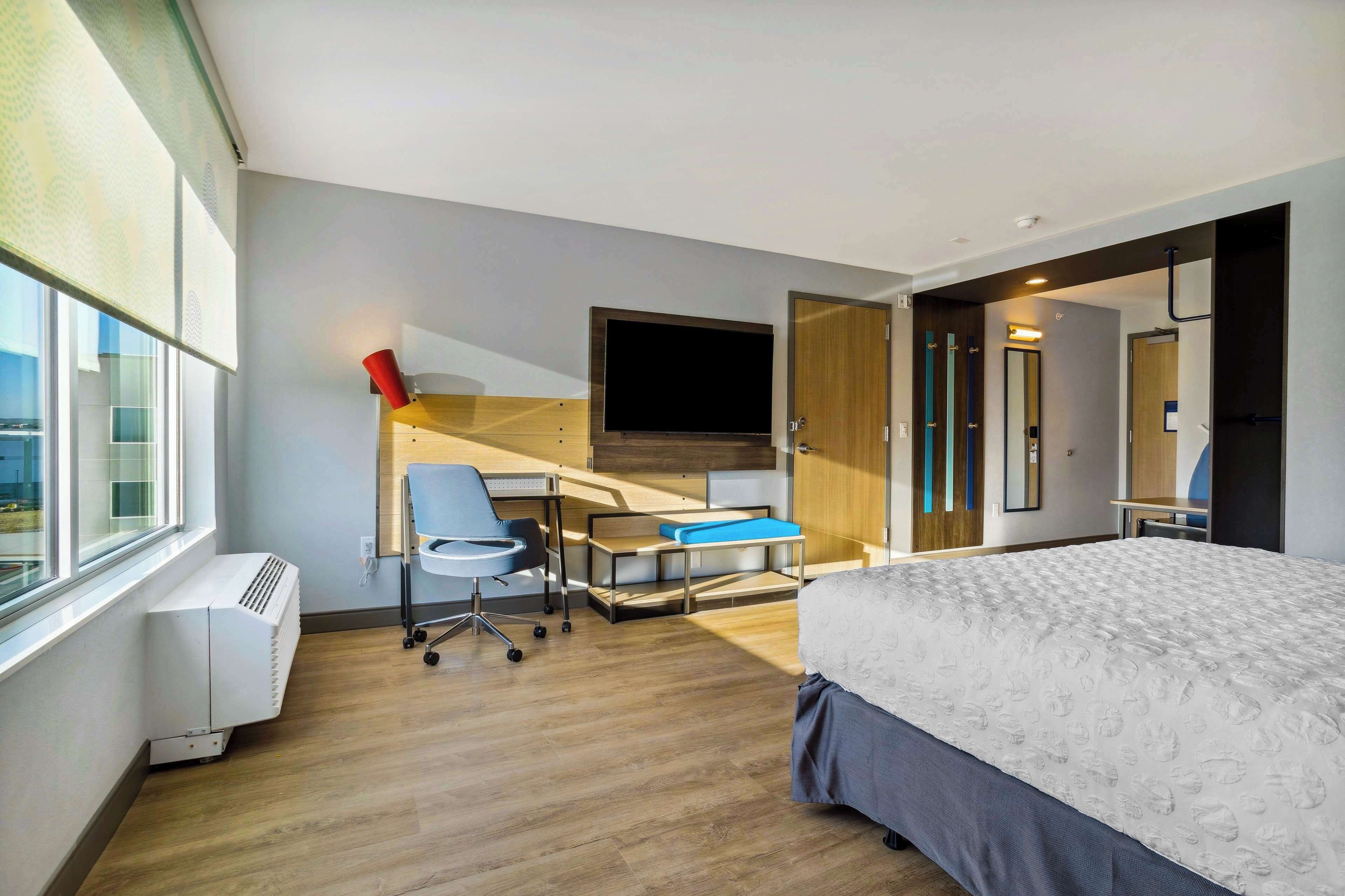 Room, 1 King Bed, Accessible (Mobility & Hearing) | Premium bedding, Tempur-Pedic beds, blackout curtains
