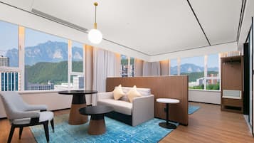 Premium Room, 1 King Bed (Snack Bar) | Living area