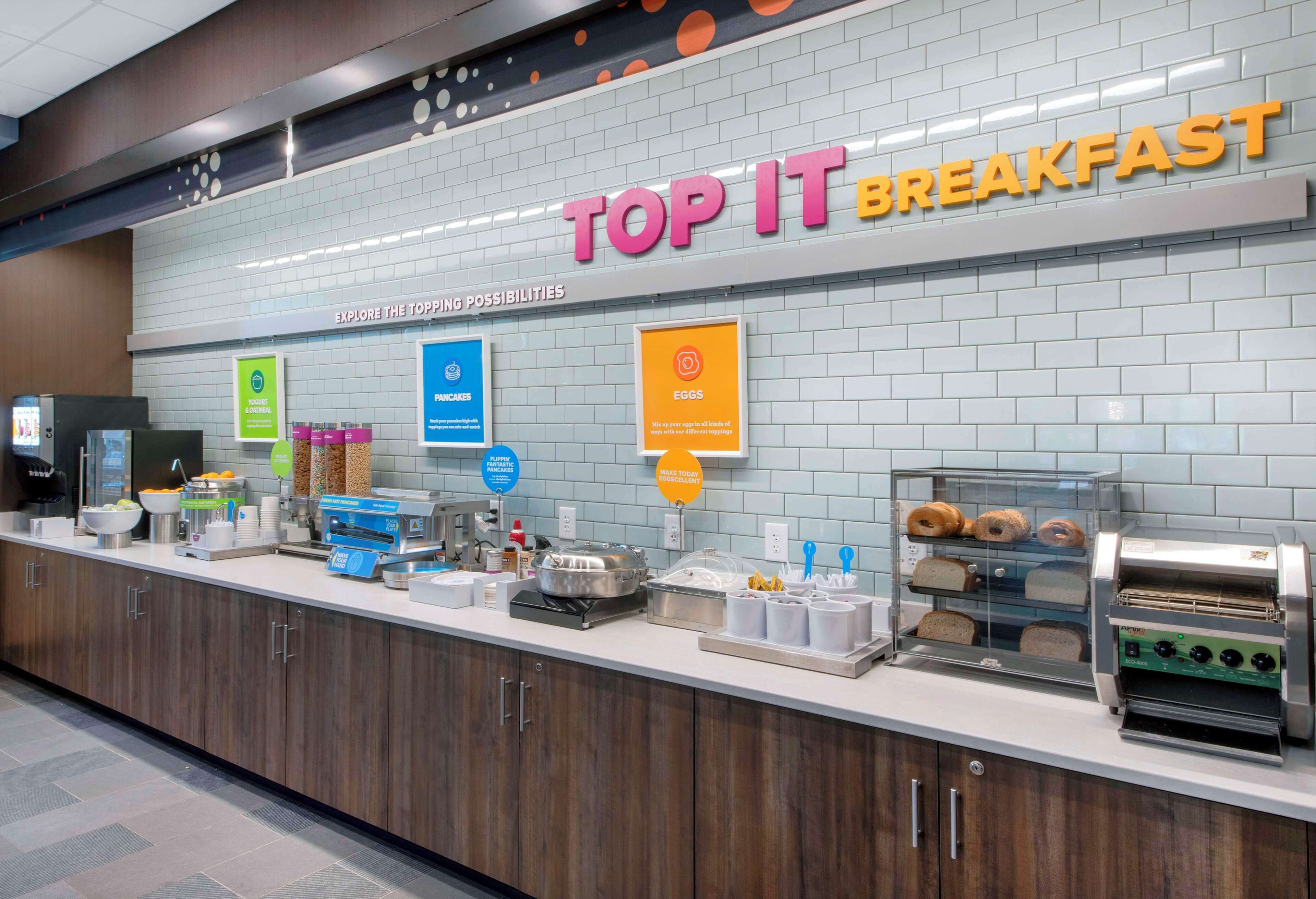 Café da manhã com buffet grátis nos fins de semana