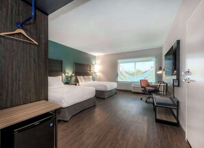 Een bureau, een laptopwerkplek, een strijkplank/strijkijzer, gratis wifi