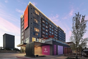 Exterior - Lively Hotel On Oak Oklahoma City, Tapestry By Hilton (Oklahoma City)