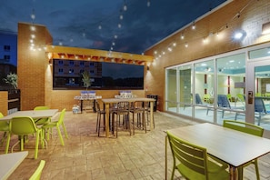 Terrace/patio - Home2 Suites By Hilton Sanford (Sanford)
