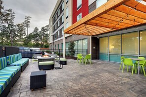 Terrace/patio - Home2 Suites By Hilton Sanford (Sanford)