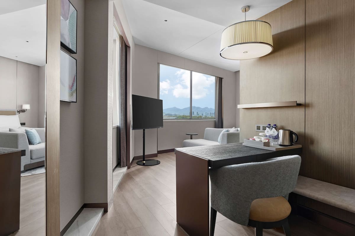 Room, 1 King Bed | Down duvets, minibar, individually decorated, individually furnished