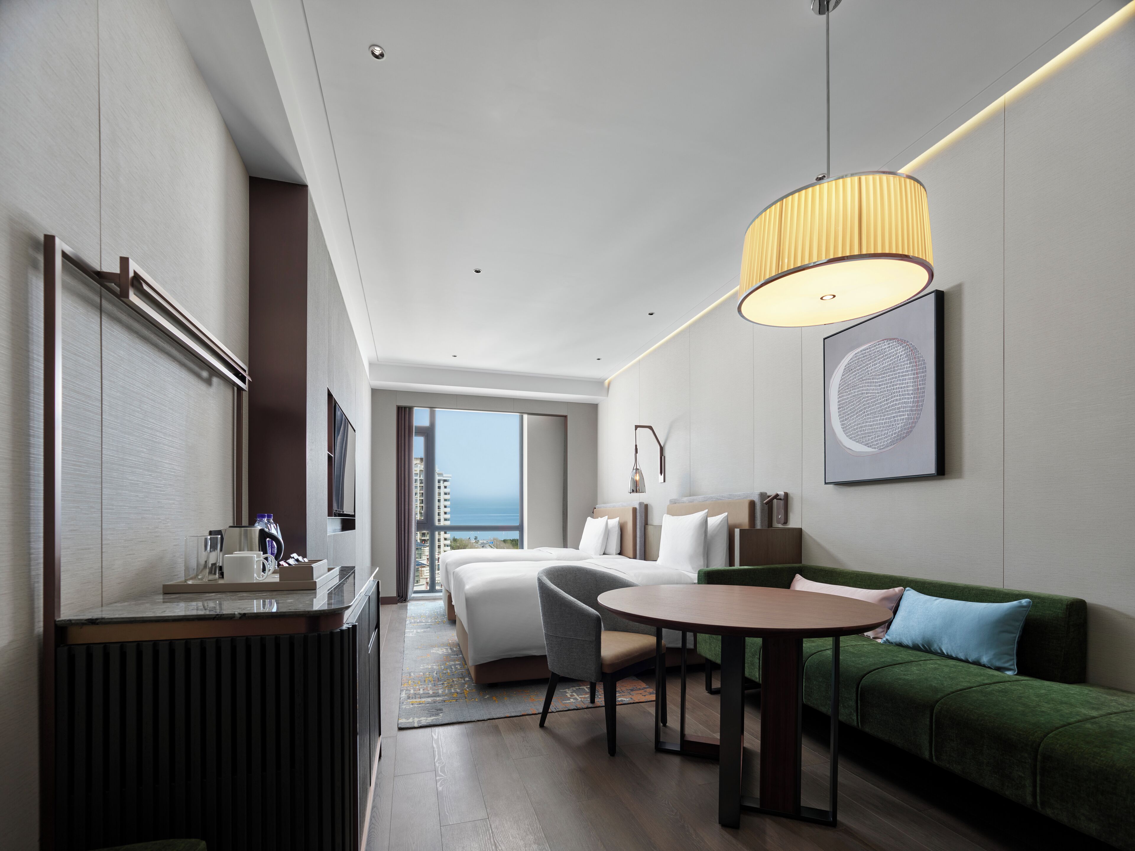 Habitación, 2 camas dobles, vistas al mar (High Floor) | Edredones de plumas, minibar, caja fuerte y decoración individual