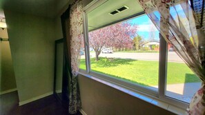 Interior - Classy and cozy Ranch Style House, huge fenced backyard and close to everything. (Boise)