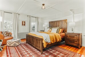 3 bedrooms, iron/ironing board, travel cot, WiFi