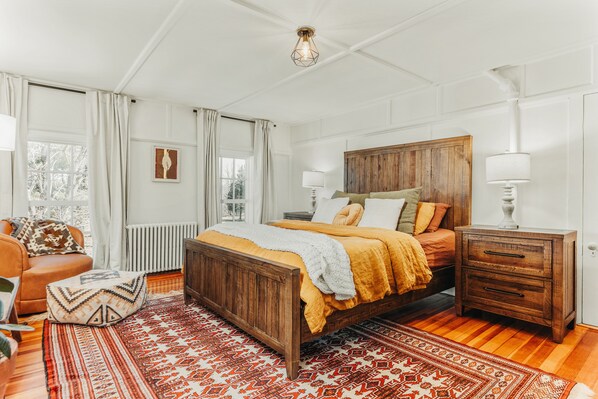 3 bedrooms, iron/ironing board, travel cot, WiFi