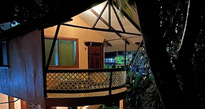 Casita de 2 Plantas Cerca del Parque Nacional Tortuguero. Ideal Para Relajarse