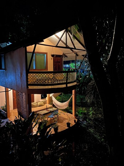 Casita de 2 plantas cerca del Parque Nacional Tortuguero. Ideal para relajarse