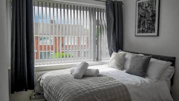 4 slaapkamers, een strijkplank/strijkijzer, gratis wifi, beddengoed