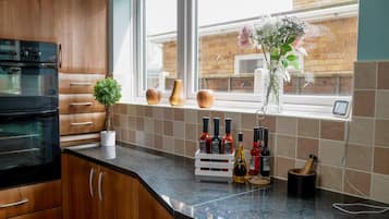 Microwave, oven, dishwasher, electric kettle