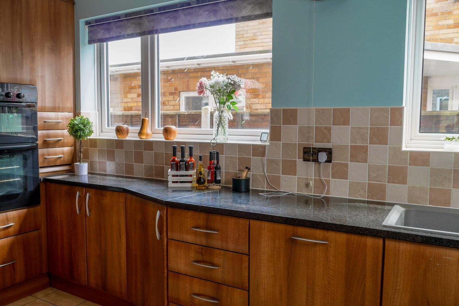 Een magnetron, een oven, een vaatwasser, een waterkoker