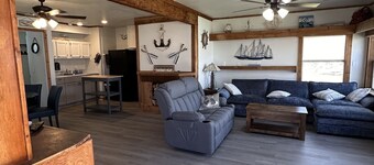 Waterfront 2 Bedroom/Duplex H/Remodeled 2024