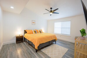 3 dormitoris, planxa i posts de planxar, wifi i roba de llit