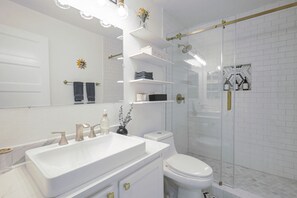 Dutxa, tovalloles, sabó i xampú