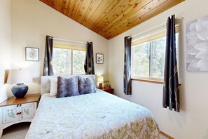 3 bedrooms, iron/ironing board, internet, bed sheets
