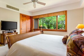 3 bedrooms, desk, Internet, bed sheets