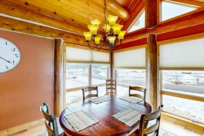 Dining - Sun-filled cabin with full kitchen, fireplace, streaming, jetted tub, deck, & AC (Sturgis)