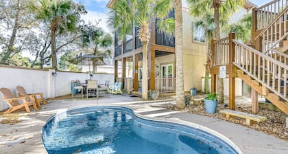 Two-story guesthouse with pool, central AC, W/D, & full kitchen