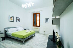 1 bedroom, iron/ironing board, travel crib, WiFi