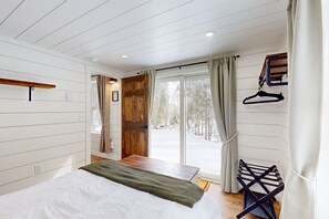 1 soverom, strykejern/-brett, internettilgang og sengetøy