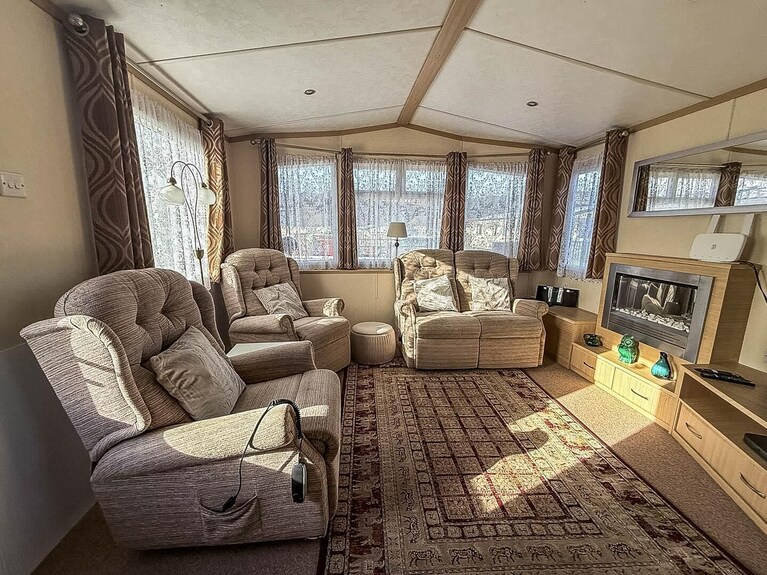 Superb Caravan With Decking & Free Wifi At North Denes Holiday Park Ref 40035nd - Kessingland