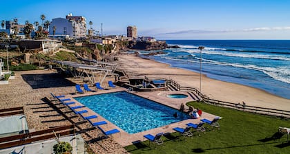 Airy, beach-view dog-friendly villa with patio, outdoor pool, streaming, AC