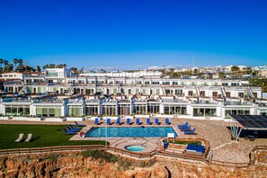 Pool - Bright dog-friendly villa with beach views, private patio, outdoor pool, kitchen (Rosarito)