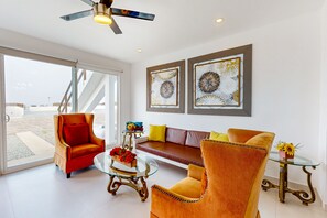 TV - Dog-friendly villa with heated outdoor pool, hot tub, streaming, partial views (Rosarito)