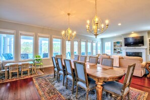 Dining - Lakefront home with private dock, 2 kitchens, 2 living areas, grill, pool table (Hot Springs)