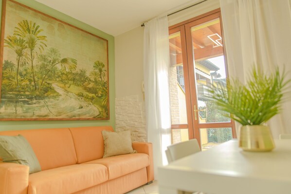 Smart TV - Herringbone Court (Lonato Del Garda)