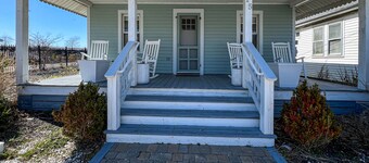Charming cottage near beach/boardwalk with modern amenities, AC, WiFi