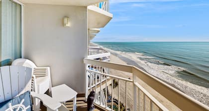 Oceanfront condo with spectacular beach views, pool, hot tub, gym, beach gear