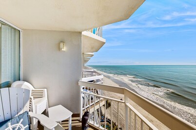 Oceanfront condo with spectacular beach views, pool, hot tub, gym, beach gear
