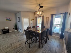 Dining - Private pool! Along a canal and parking for a boat trailer. (Corpus Christi)