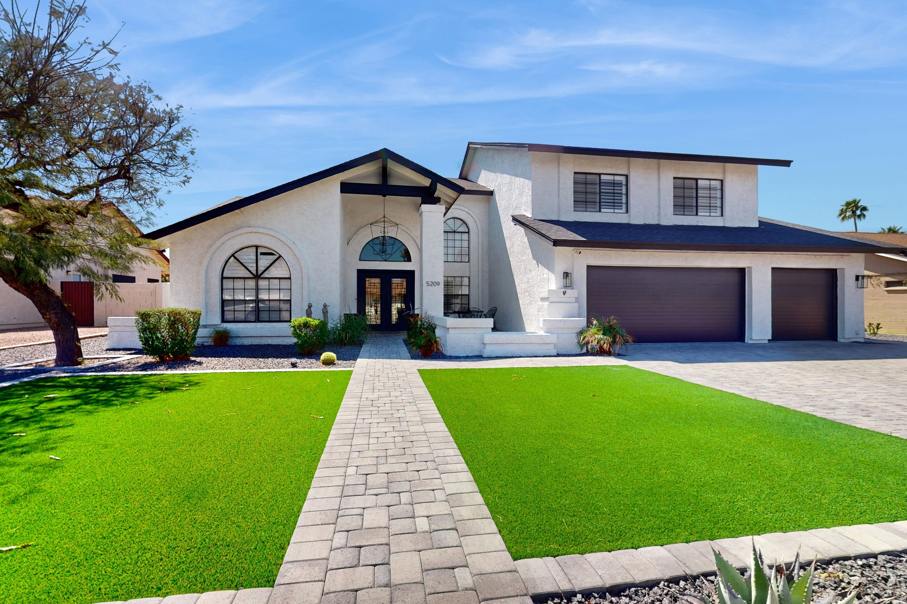 Resort-style estate with private, heated pool, hot tub, washer/dryer, & AC