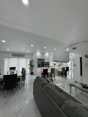 Interior - Family Paradise has entertainment for everyone in the property it's cozy & fun! (Hialeah)