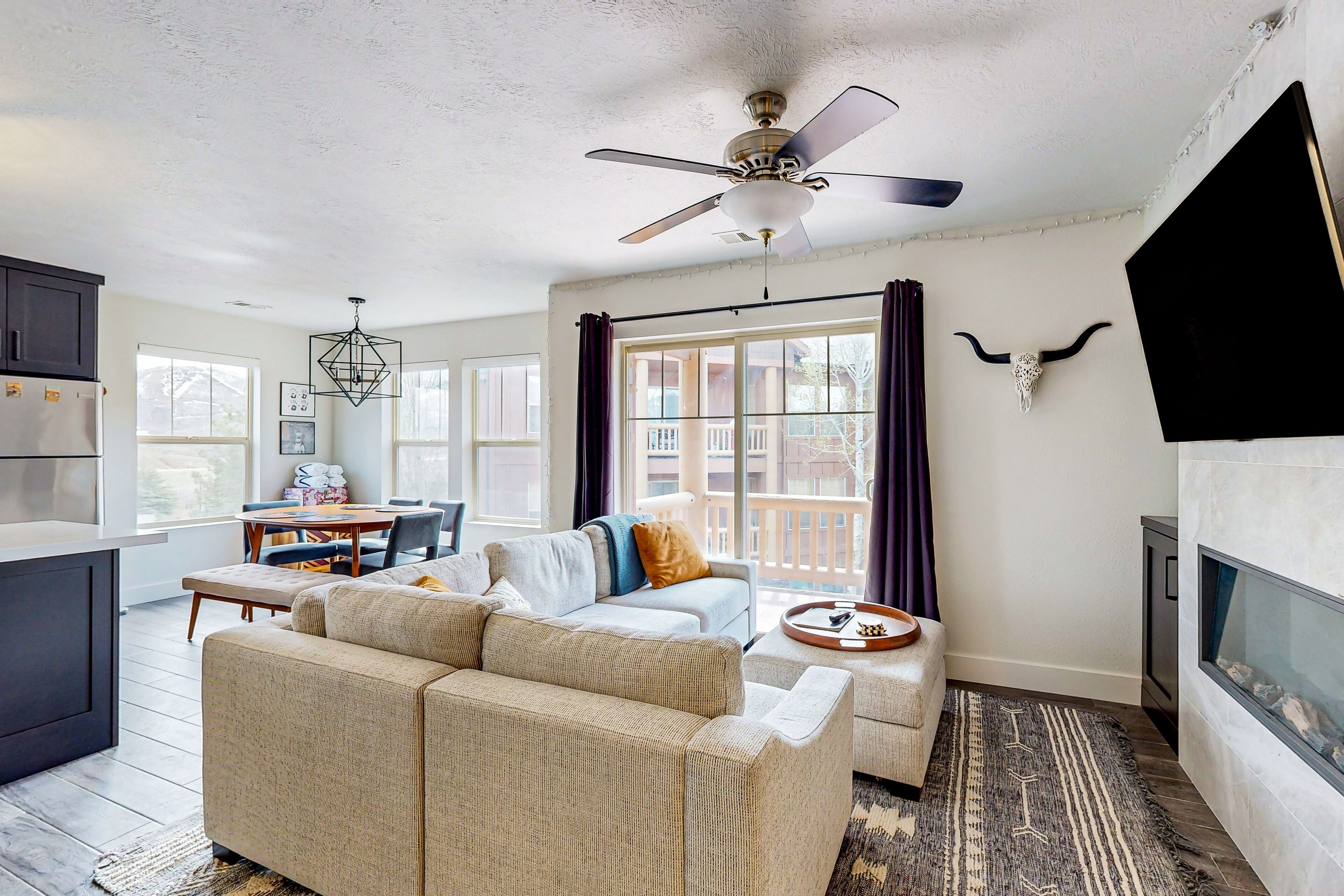 Stunning mountain view getaway with pool, hot tub, fitness room, & AC