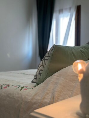 2 Schlafzimmer, Schreibtisch, Bügeleisen/Bügelbrett, Reisekinderbett