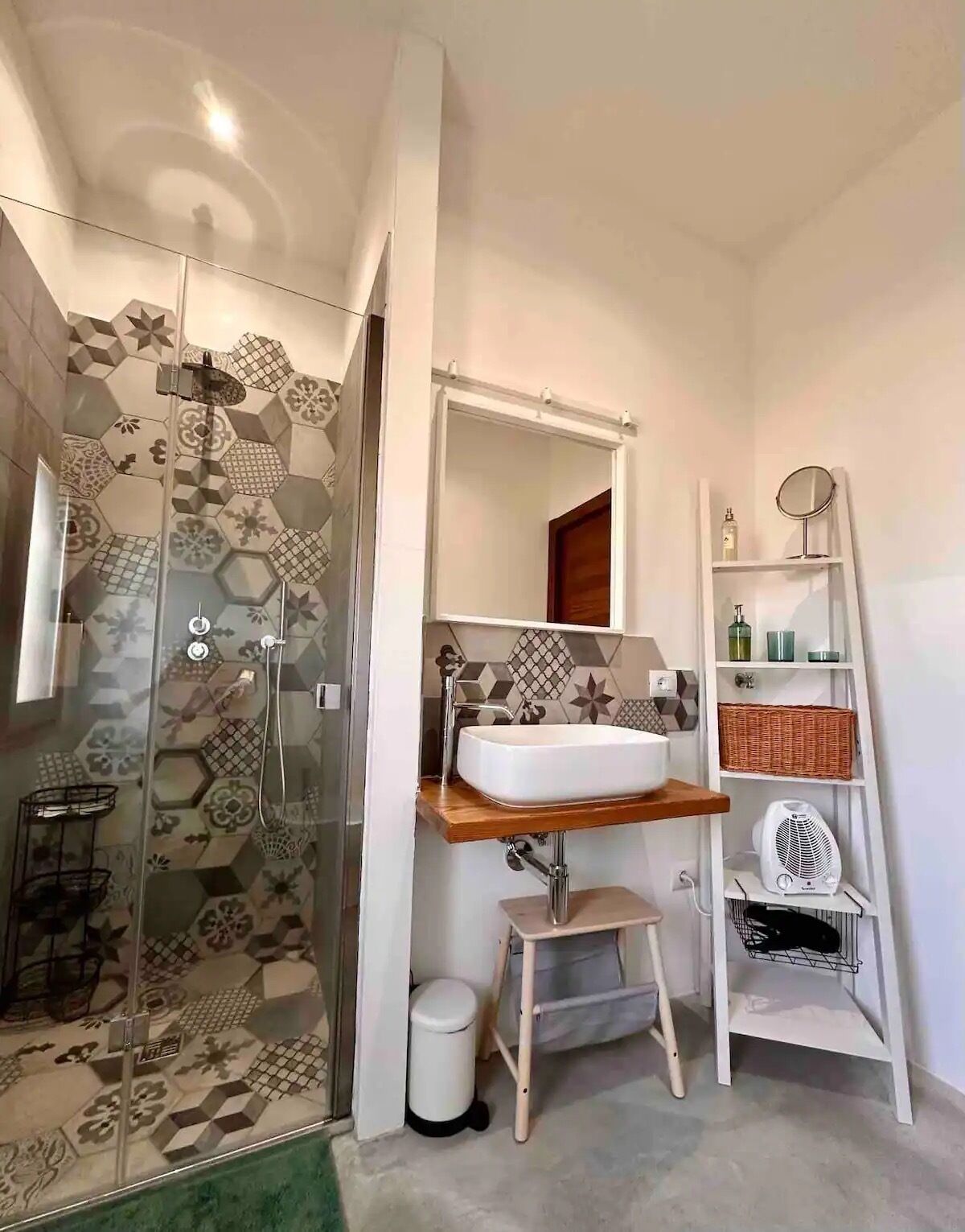 Shower, eco-friendly toiletries, hair dryer, bidet