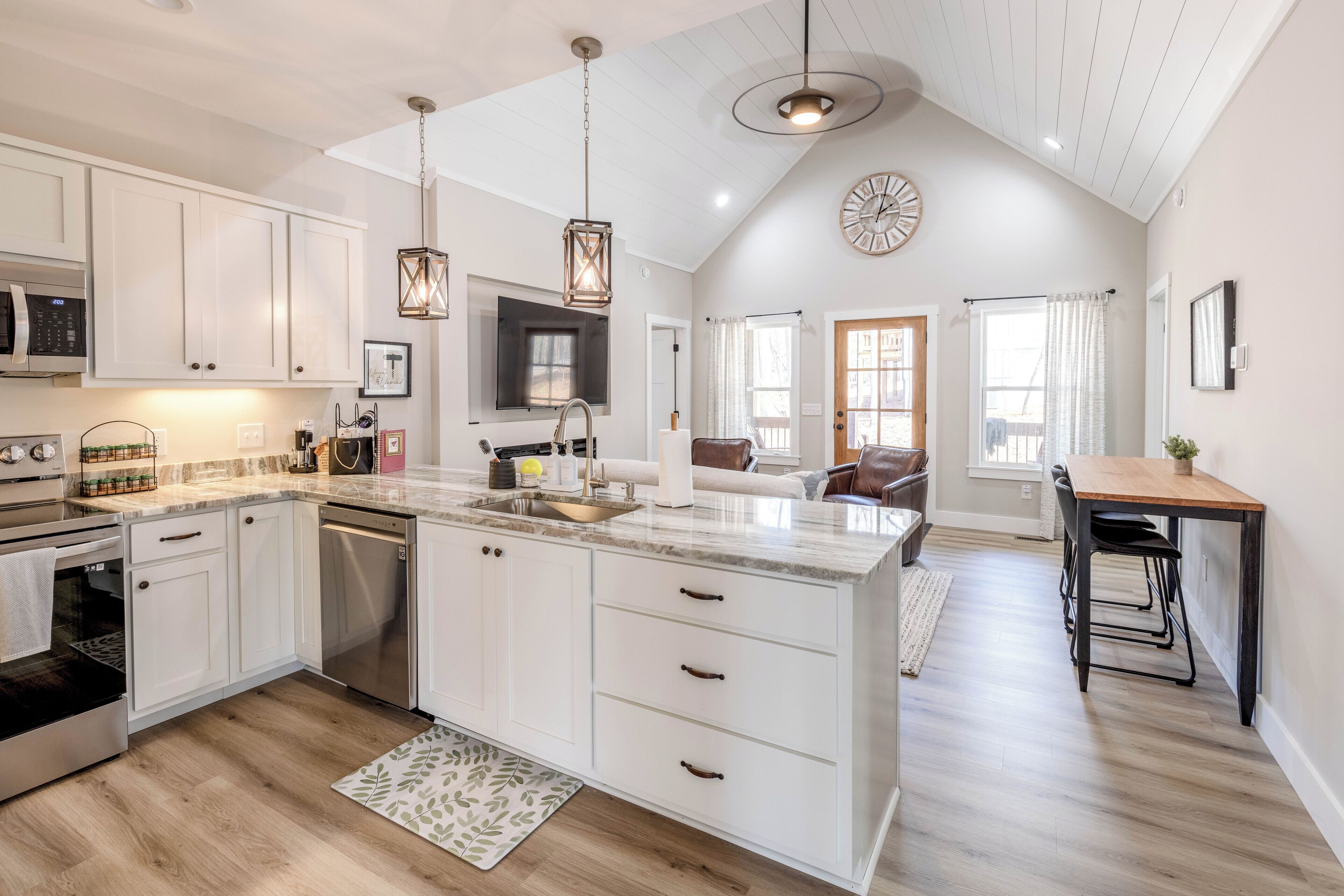 冰箱、微波炉、烤箱、炉灶