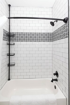 Shower, hair dryer, towels, soap - River View Getaway by 2DC (Gilmer County)